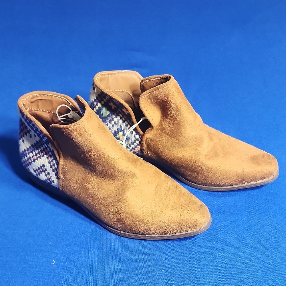 Cat & Jack Tan Suede Ankle Boots with Patterned Back